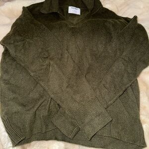 Old Navy Men's V-Neck Sweater in Olive Green